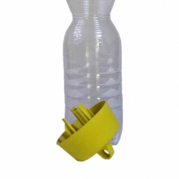 Trappola calabroni e vespe separata da bottiglia vuota