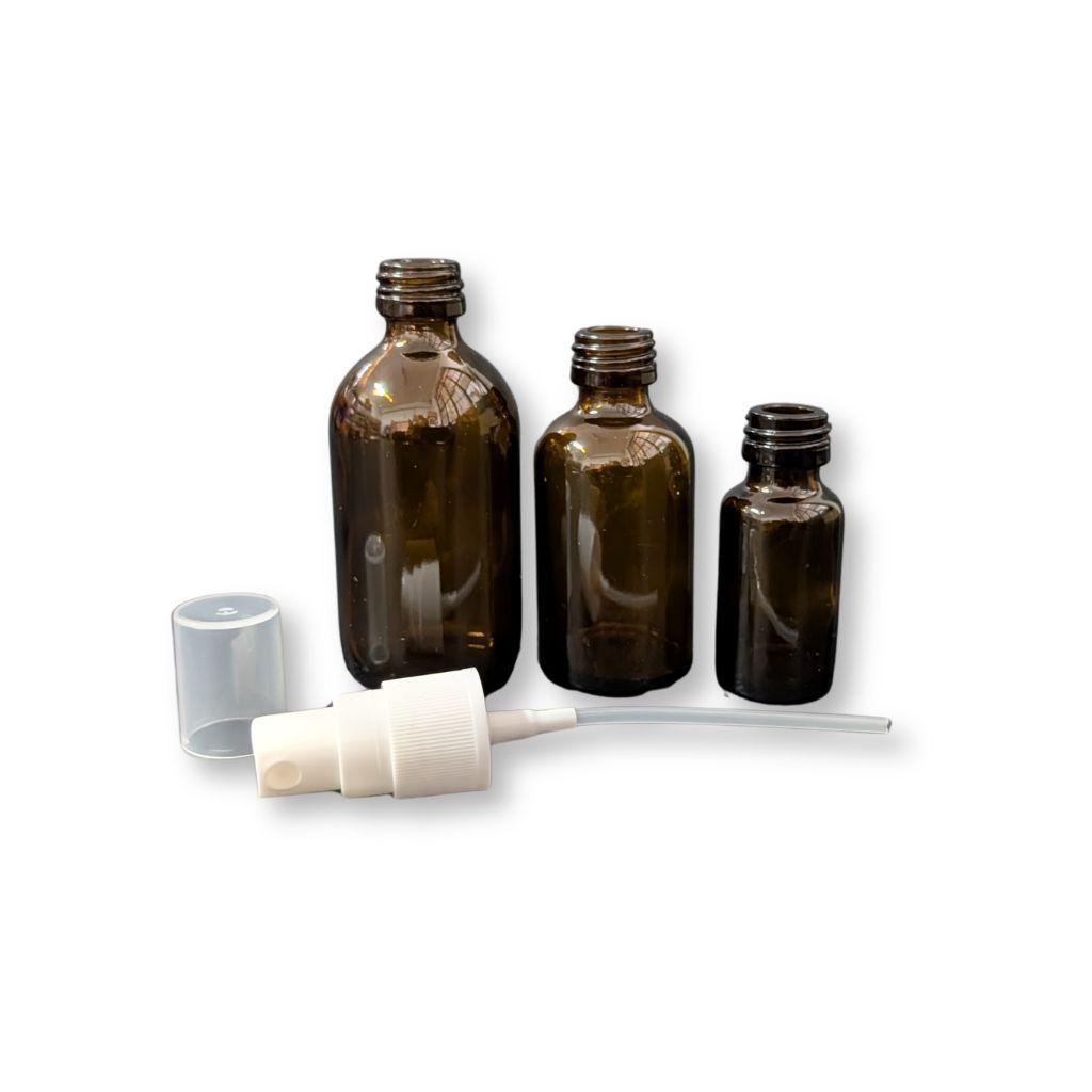 Componenti flaconi e spruzzatore smontati per utilizzo multiplo